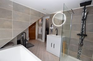 Ensuite- click for photo gallery